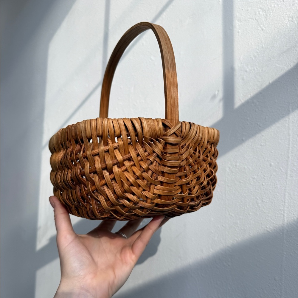{SOLD} 🐣 Vintage gathering basket 🌼 eggs or flowers 💐 perfect for Easter🐇🧺